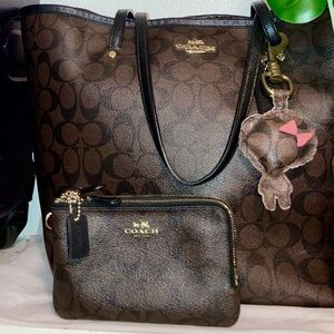 Coach Carriage Double Zipper Wristlet